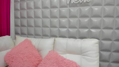 Elara  Lee online show from 09-15-25, 08:20