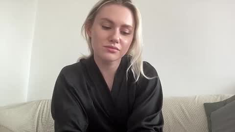 elaraluxxxe online show from 10-14-25, 10:05