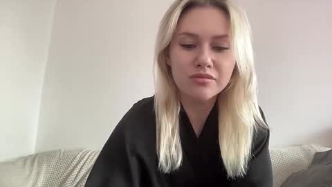 elaraluxxxe online show from 11-19-25, 10:04