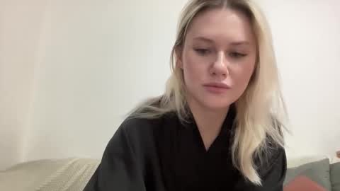 elaraluxxxe online show from 11-26-25, 11:11