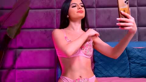 Elara online show from 12-14-25, 04:40