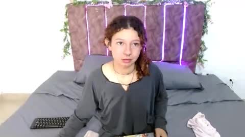 elarose723 online show from 10-10-25, 02:16