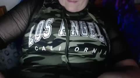 Snapshot of elasticgirl666 chatting on 10-25-25, 04:35 elasticgirl666 online show from 10-25-25, 04:35