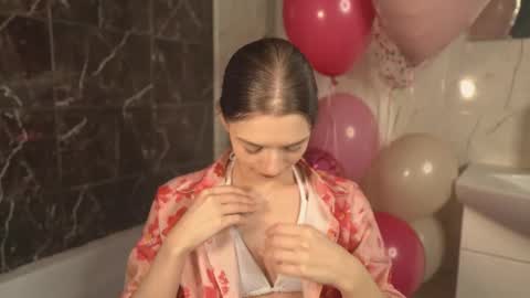 Elba Blance online show from 10-17-25, 02:41