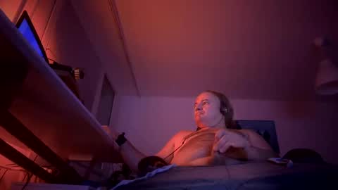 Snapshot of elcretinmo chatting on 12-14-24, 02:34 elcretinmo online show from 12-14-24, 02:34