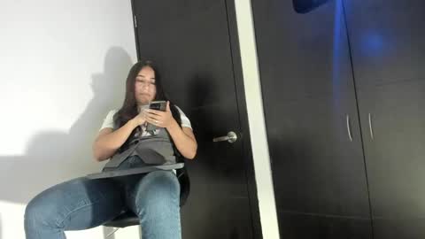 Snapshot of electra_hunt chatting on 12-07-24, 12:41 Electra- Please help me reach 100 likes online show from 12-07-24, 12:41