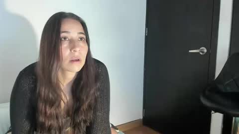 Snapshot of electra_hunt chatting on 12-30-24, 10:34 Electra- Please help me reach 100 likes online show from 12-30-24, 10:34