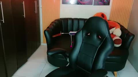 electrogoddess online show from 10-23-25, 04:34