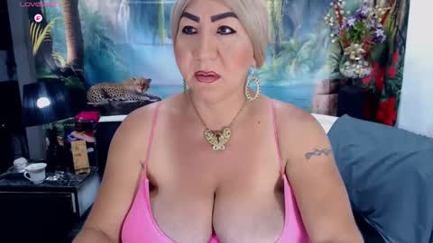 XIOMY   give LIKE on my page online show from 10-10-25, 12:15