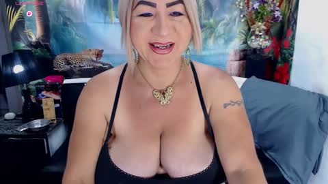 XIOMY   give LIKE on my page online show from 10-12-25, 12:04