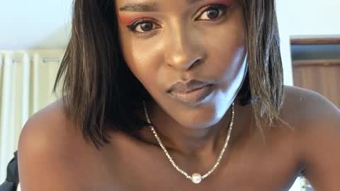 Snapshot of elena_love1111 chatting on 01-29-25, 07:22 Elena online show from 01-29-25, 07:22