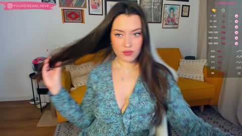 Snapshot of elenalooove chatting on 12-08-24, 06:33 Elena insta yourdream 1ove online show from 12-08-24, 06:33