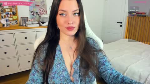 Snapshot of elenalooove chatting on 12-13-24, 07:10 Elena insta yourdream 1ove online show from 12-13-24, 07:10