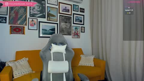 Snapshot of elenalooove chatting on 02-06-25, 06:13 Elena insta yourdream 1ove online show from 02-06-25, 06:13