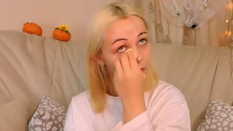 elenamonroee online show from 10-20-25, 05:19