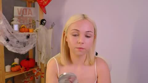elenamonroee online show from 10-22-25, 04:57