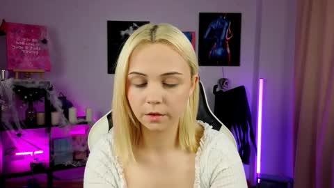 elenamonroee online show from 10-26-25, 09:37