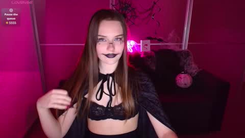 elenaoconar online show from 10-31-25, 10:44