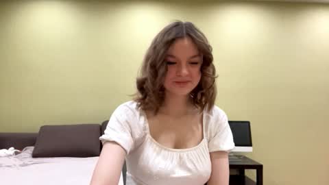 Snapshot of elfredabalderama chatting on 02-25-26, 03:54 Mila online show from 02-25-26, 03:54