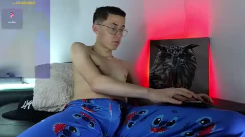 Snapshot of elian_cooper18 chatting on 01-13-25, 01:06 Elian online show from 01-13-25, 01:06