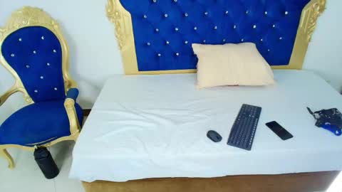 Your favorite Boy online show from 11-13-25, 02:49