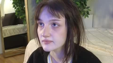 Ellie online show from 10-21-25, 05:19