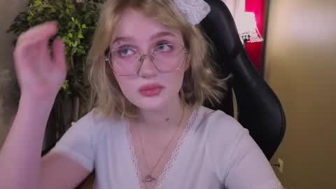 Ellie online show from 03-05-26, 05:14