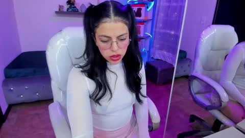 Eliie online show from 02-25-25, 04:35