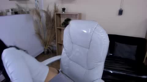 Eliie online show from 09-26-25, 08:35