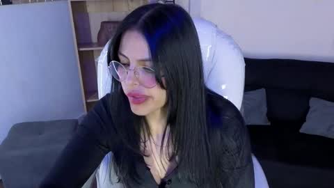 Eliie online show from 11-06-25, 08:43