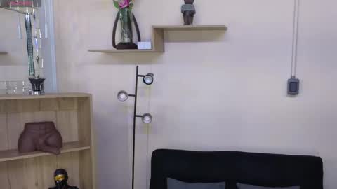 Eliie online show from 11-18-25, 09:08