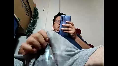 Snapshot of elimposstor chatting on 01-06-25, 02:36 elimposstor online show from 01-06-25, 02:36