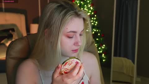 Snapshot of elina_nortas chatting on 12-27-24, 01:11 Elina online show from 12-27-24, 01:11