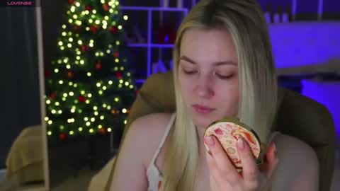 Snapshot of elina_nortas chatting on 01-12-25, 01:00 Elina online show from 01-12-25, 01:00