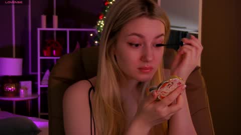 Snapshot of elina_nortas chatting on 01-14-25, 01:15 Elina online show from 01-14-25, 01:15