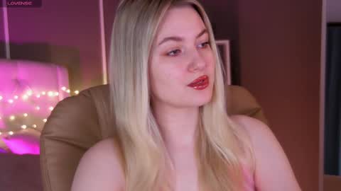 Snapshot of elina_nortas chatting on 02-11-25, 01:20 Elina online show from 02-11-25, 01:20