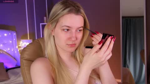 Snapshot of elina_nortas chatting on 02-24-25, 01:13 Elina online show from 02-24-25, 01:13