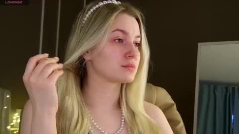 Snapshot of elina_nortas chatting on 03-08-25, 01:06 Elina online show from 03-08-25, 01:06