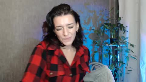 Elina online show from 01-25-25, 01:54