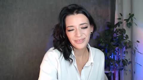 Snapshot of elinapretty chatting on 10-22-25, 11:59 Elina online show from 10-22-25, 11:59