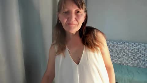 Snapshot of elis_gabbi chatting on 10-21-25, 12:33 Elis online show from 10-21-25, 12:33