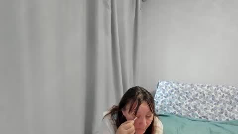 Snapshot of elis_gabbi chatting on 10-31-25, 01:17 Elis online show from 10-31-25, 01:17