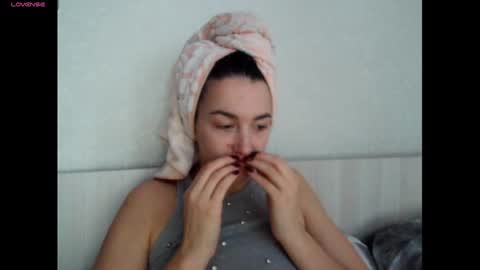 elisa_dove208 online show from 12-16-25, 05:45