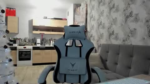 Aletta Oushen online show from 12-23-25, 10:24