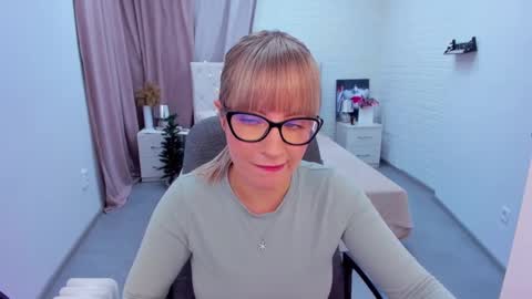 Elisabeth online show from 01-08-25, 03:17