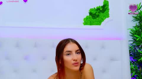 Snapshot of elisacharm chatting on 10-17-25, 04:26 ElisaCharm online show from 10-17-25, 04:26