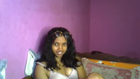 Snapshot of elisah01 chatting on 02-05-26, 04:00 elisah01 online show from 02-05-26, 04:00