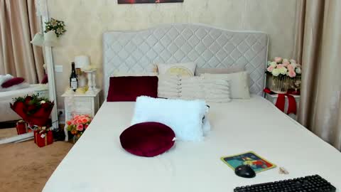 Snapshot of elisarosse_ chatting on 12-31-24, 01:26 Elissa online show from 12-31-24, 01:26