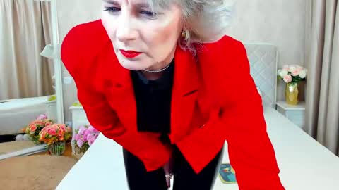 Snapshot of elisarosse_ chatting on 01-13-25, 09:20 Elissa online show from 01-13-25, 09:20