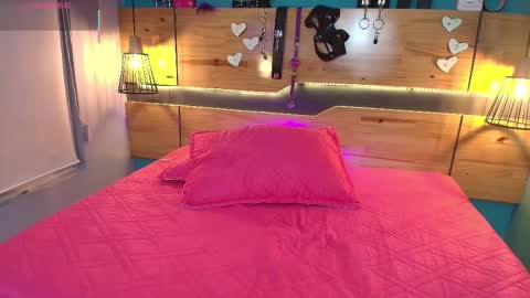 Snapshot of elisasue chatting on 02-19-26, 04:19 Elisa Sue online show from 02-19-26, 04:19